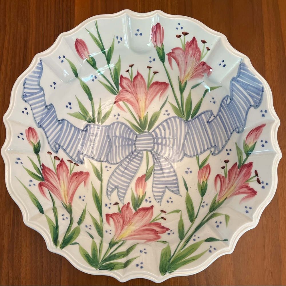 Lilly and Bow Italian Scalloped Ceramic Bowl